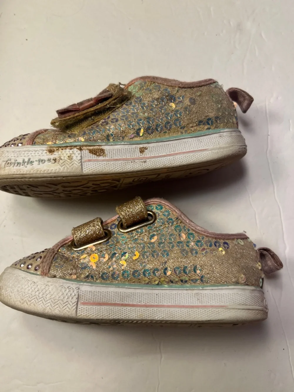 Kids Glitter Bow Strap Sneakers in Pink and Gold Used size 7.5 Girls
